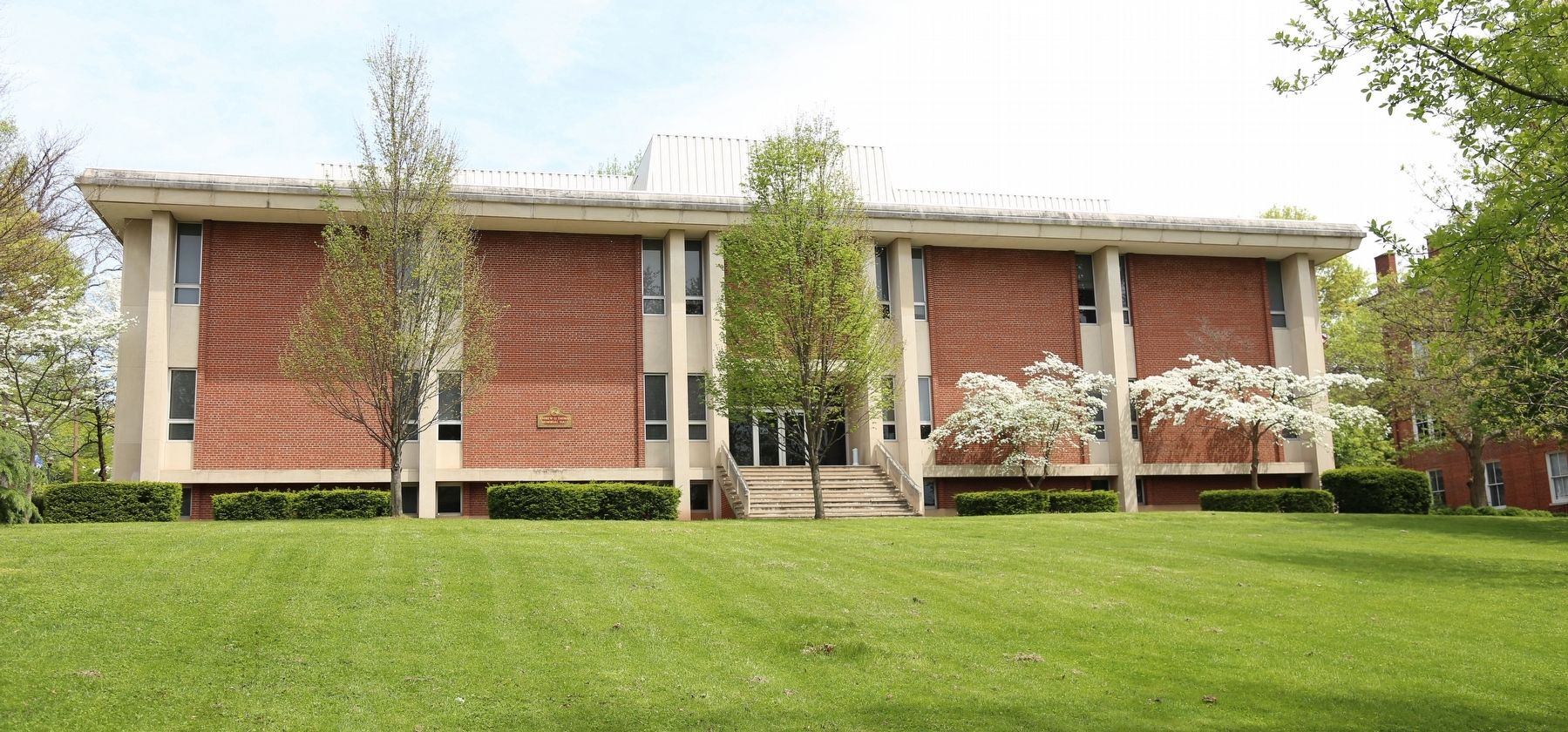 Andrew U. Thomas Memorial Hall, Marietta College image. Click for full size.
