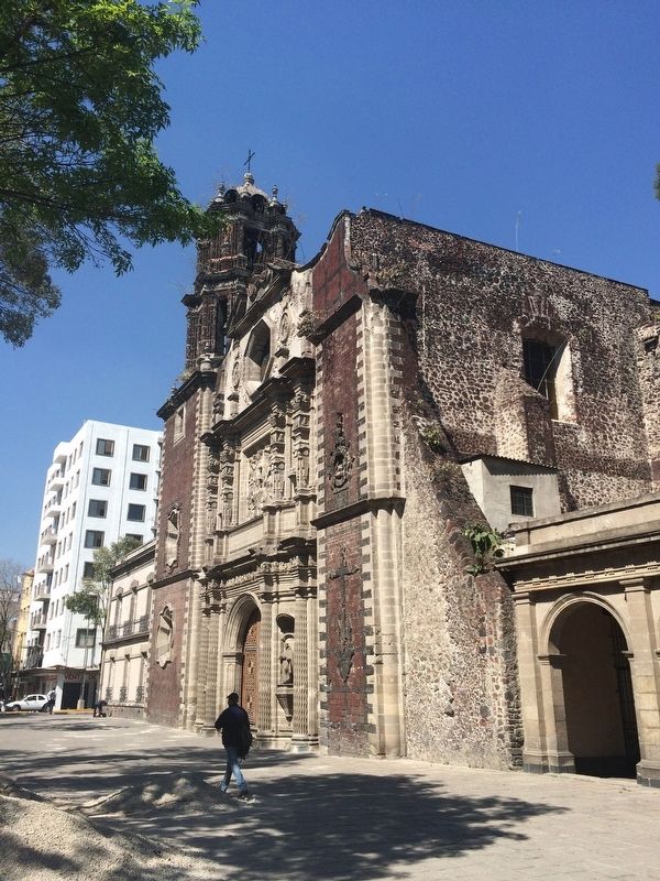 The San Fernando Church just north of the Vicente Guerrero monument. image. Click for full size.