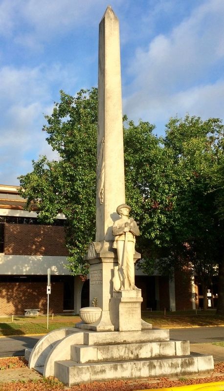 Milledgeville Confederate Monument. Click for full size. Milledgeville Confederate Monument image. Click for full size.