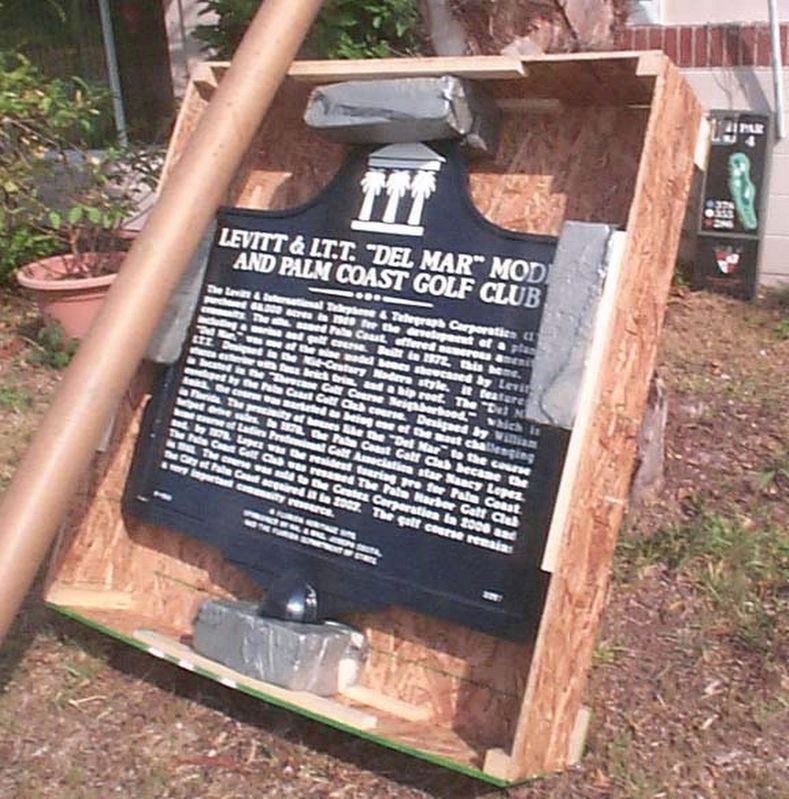 Levitt & I.T.T. "Del Mar" Model and Palm Coast Golf Club Marker image. Click for full size.