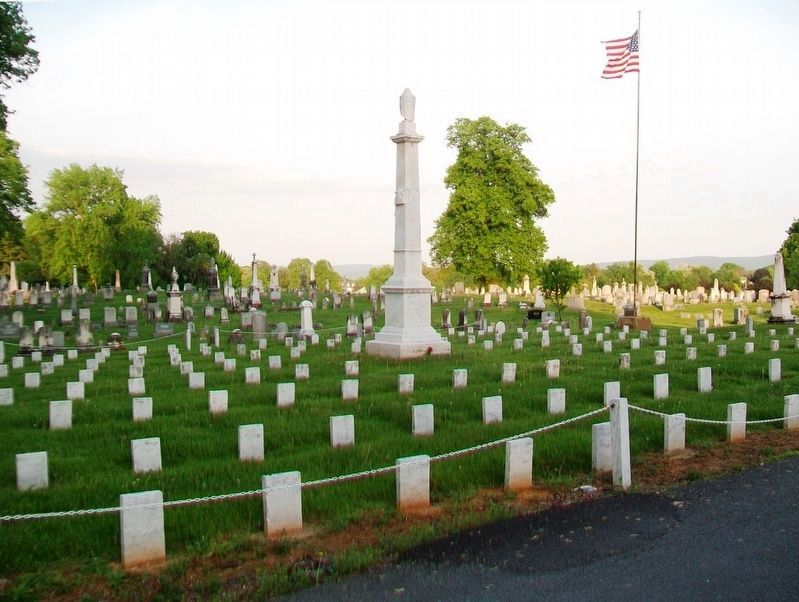 The Confederate Dead Monument and Soldiers' Plot image. Click for full size.