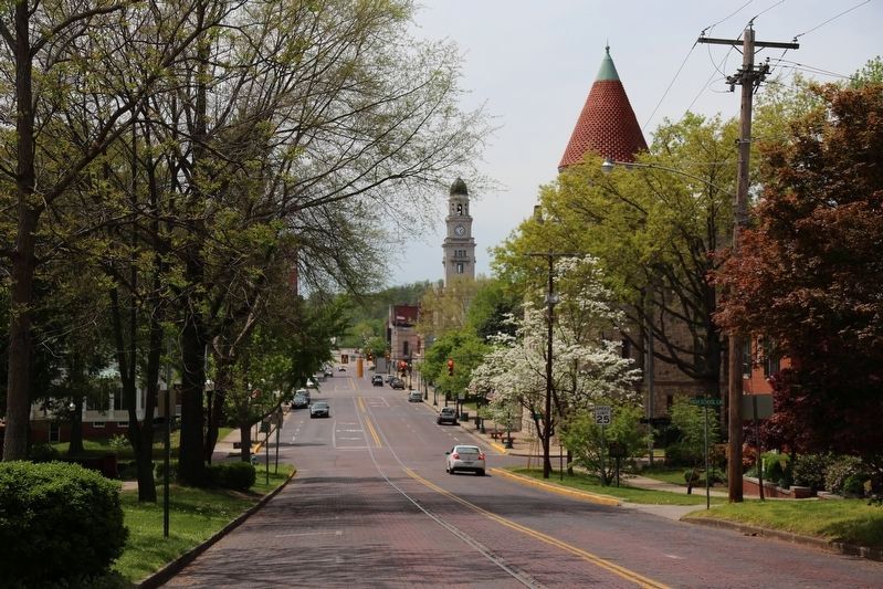 The View Down Putnam Street from the College image. Click for full size.