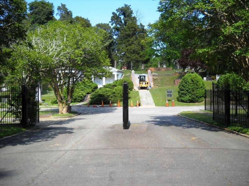 Cedar Hills main entry gate. image. Click for full size.