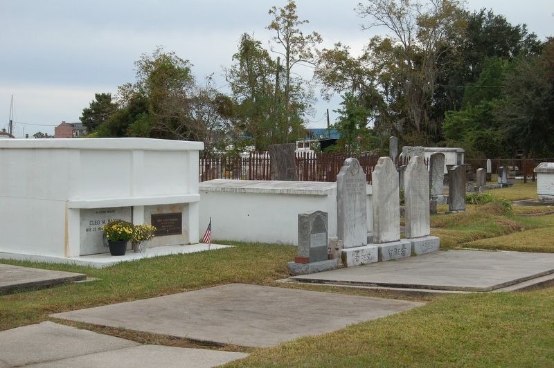 Madisonville Cemetery. Click for full size. Madisonville Cemetery image. Click for full size.