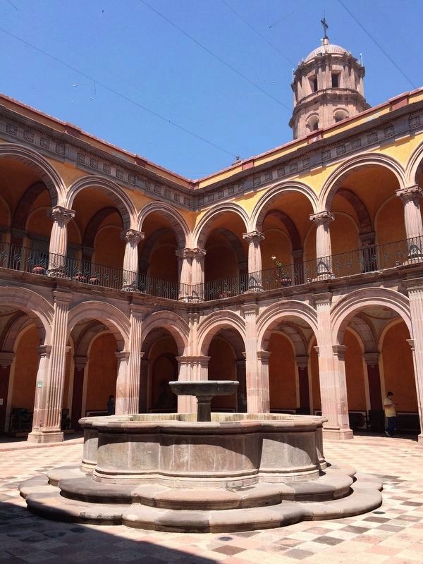 The interior courtyard and fountain of the Ex-convent and Temple of San Francisco image. Click for full size.