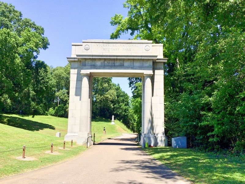 Chicago Mercantile Battery memorial to left of Memorial Arch.. Click for full size. Chicago Mercantile Battery memorial to left of Memorial Arch. image. Click for full size.