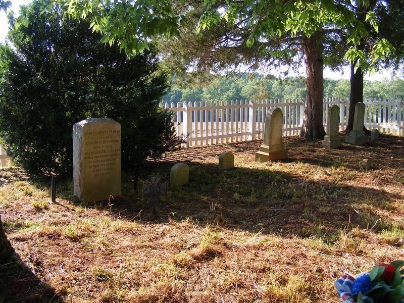 Kemper Family Cemetery plot at Walnut Hills image. Click for full size.