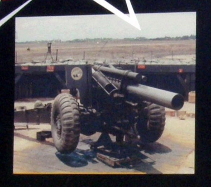Insert - M101A1 105mm Howitzer image. Click for full size.