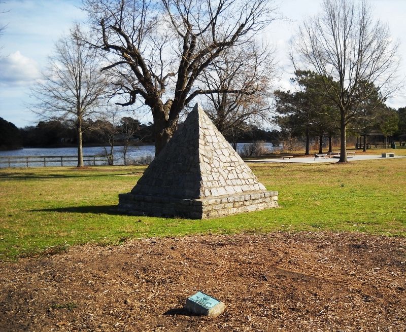 A side view of the memorial.. Click for full size. A side view of the memorial. image. Click for full size.