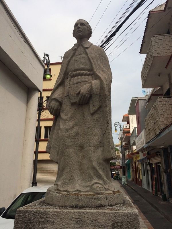 Francisco Javier Clavijero Echegaray statue image. Click for full size.