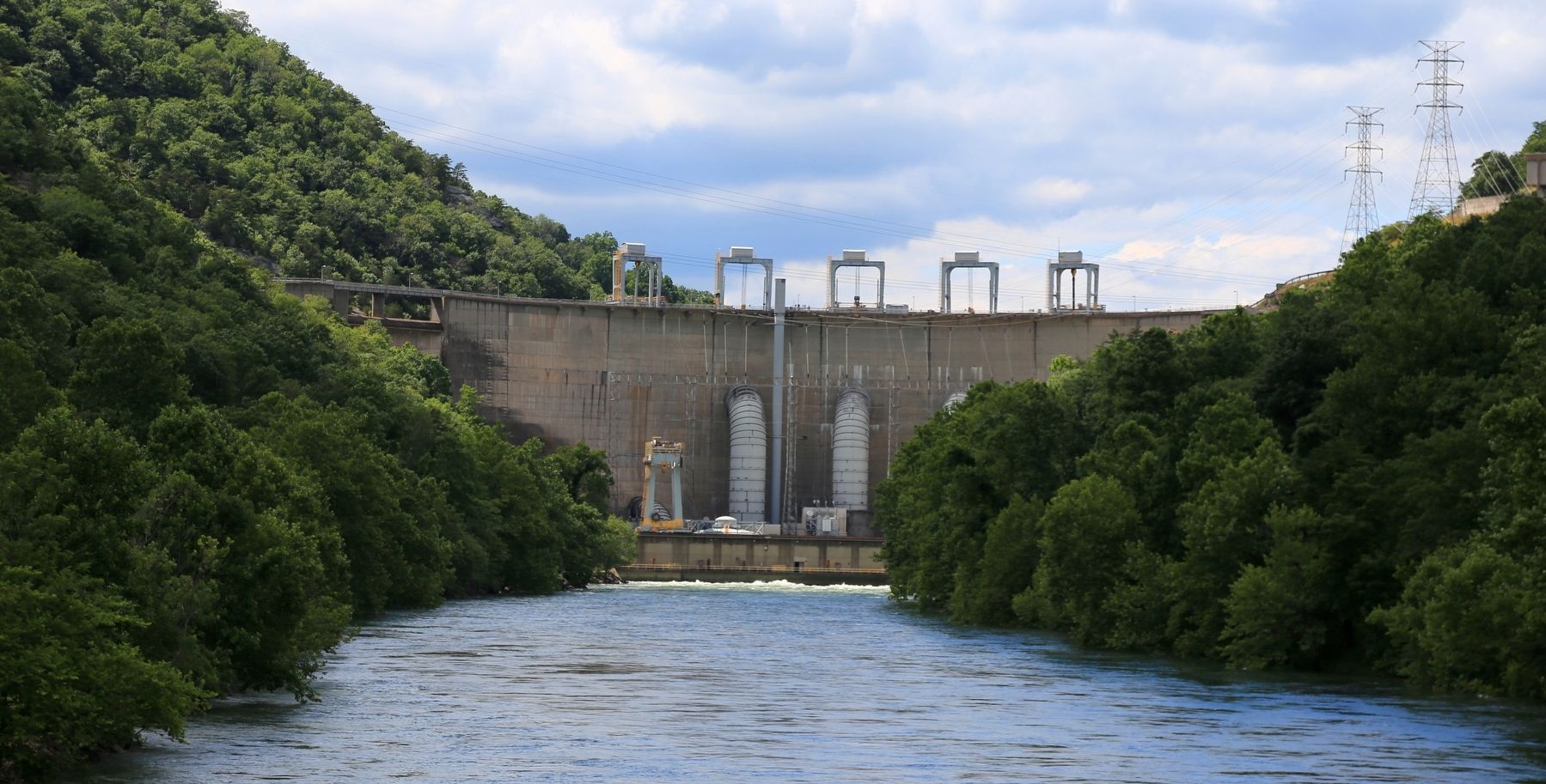 Smith Mountain Lake Hydroelectric Dam image. Click for full size.