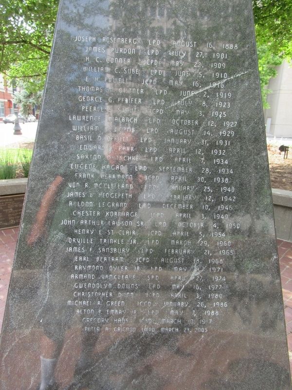 Louisville Law Enforcement Memorial image. Click for full size.