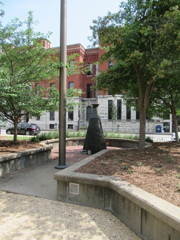 Louisville Law Enforcement Memorial image. Click for full size.