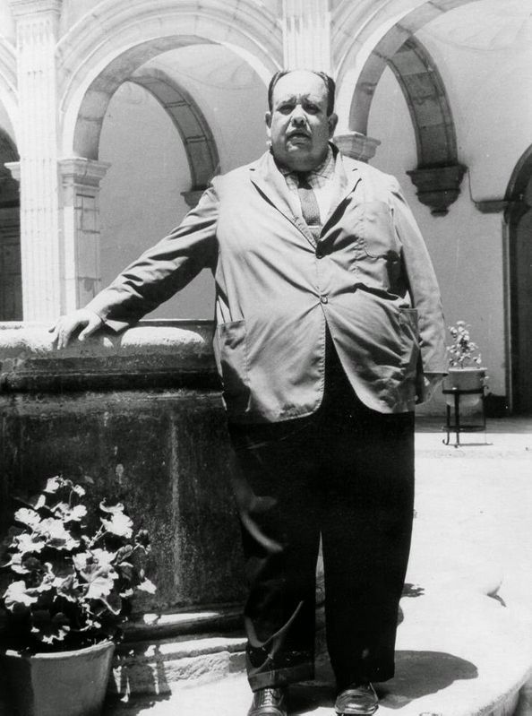 Professor Eduardo Loarca Castillo image. Click for full size.