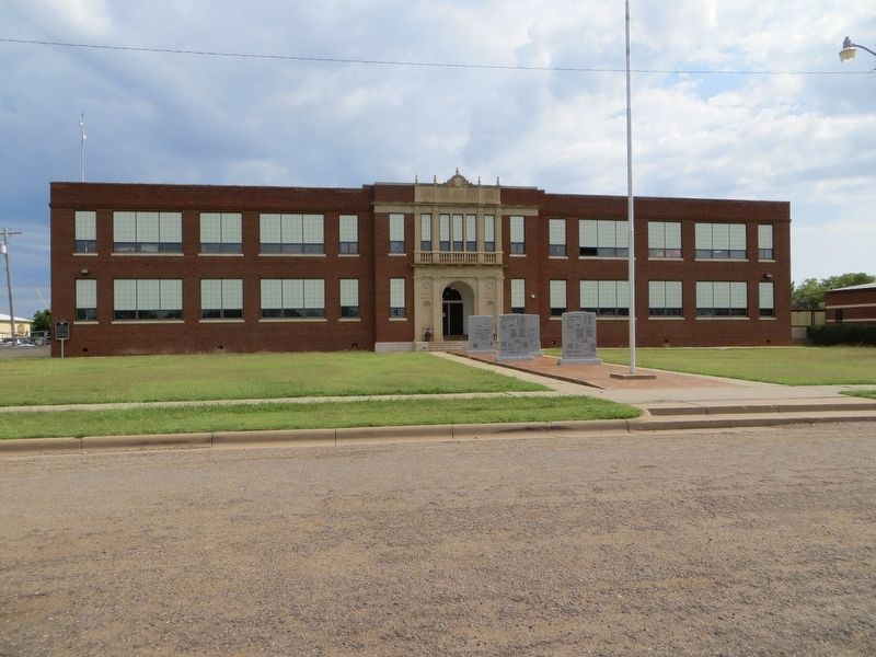 Crowell Jr-Sr High School image. Click for full size.