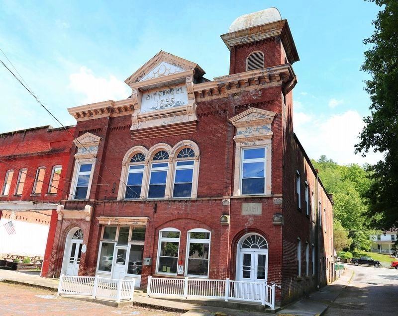 1895 City Hall and Opera House on St. Claire Street. Click for full size. 1895 City Hall and Opera House on St. Claire Street image. Click for full size.