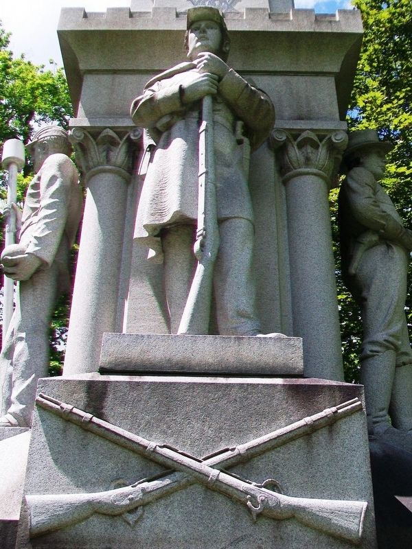 Civil War Memorial Soldier image. Click for full size.