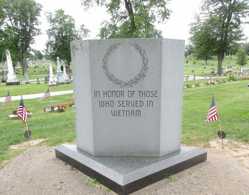 Hardin County Viet Nam Memorial Marker image. Click for full size.