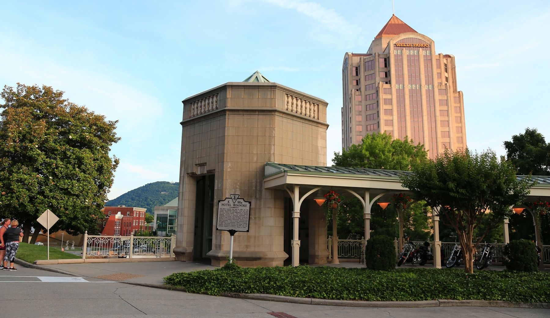 Hotel Roanoke Marker image. Click for full size.