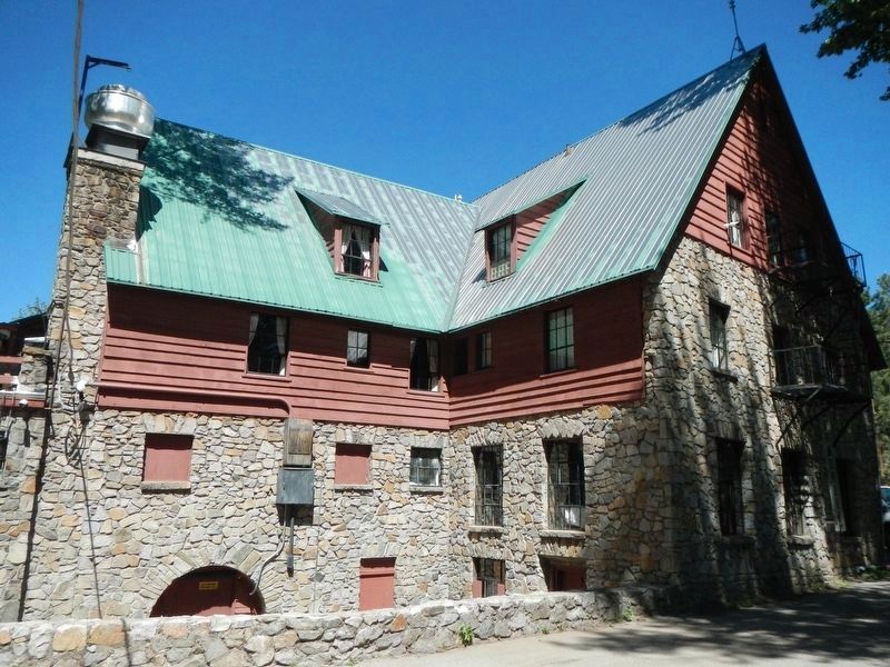 The back of the Rainbow Lodge image. Click for full size.