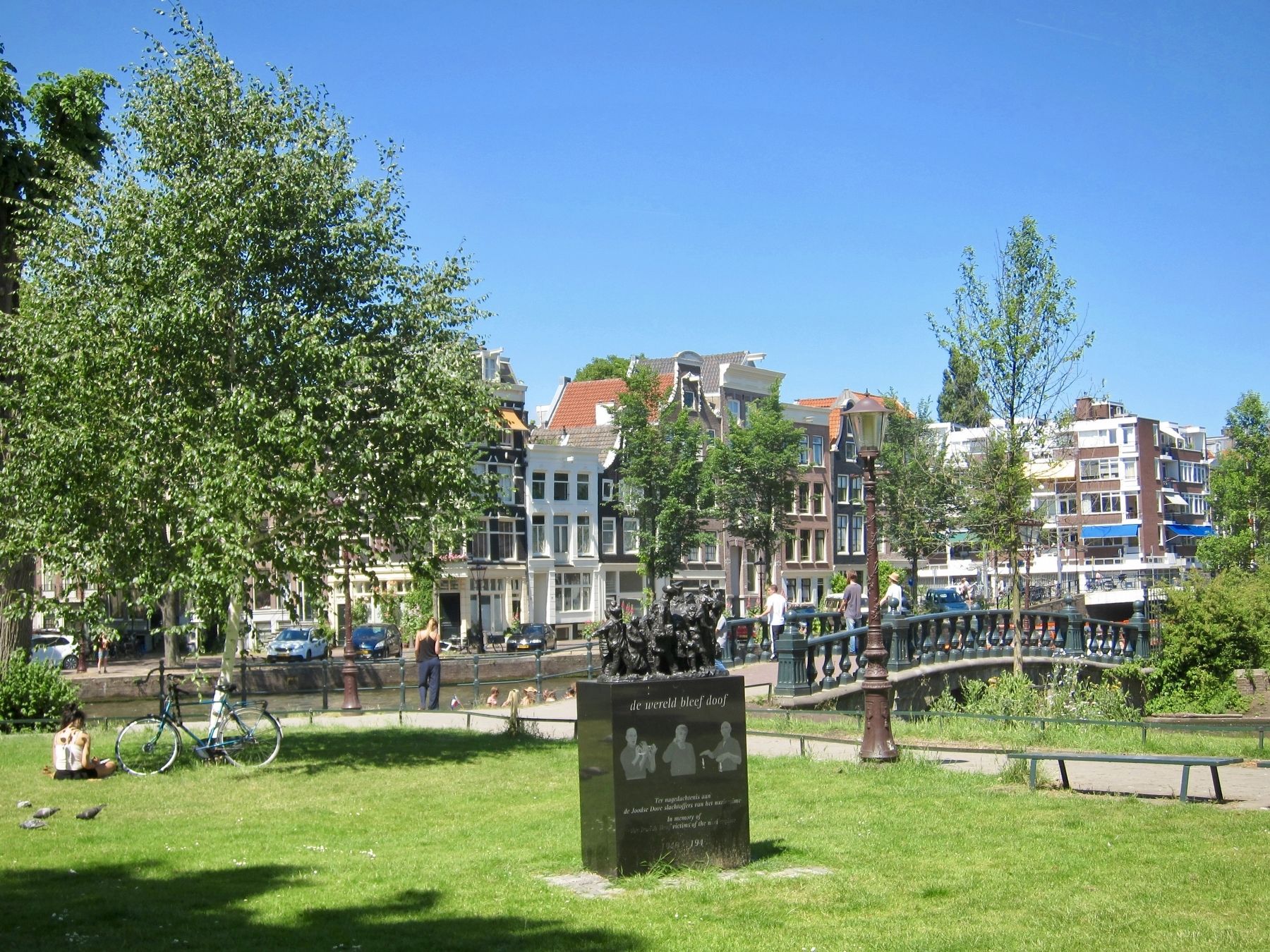 de wereld bleef doof / The World Remained Deaf Memorial - Wide View. Click for full size. de wereld bleef doof / The World Remained Deaf Memorial - Wide View image. Click for full size.