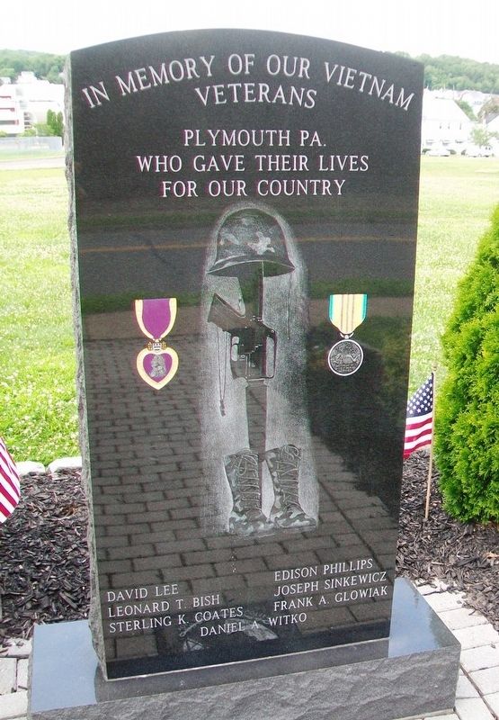 Vietnam War Memorial (front) image. Click for full size.