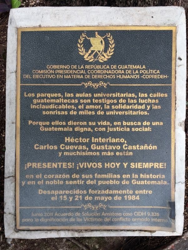 Memorial to Héctor Interiano, Carlos Cuevas and Gustavo Castañón Marker image. Click for full size.