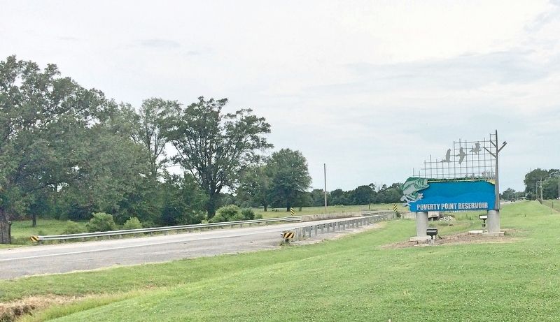 Entrance to Poverty Point Reservoir State Park on LA-17. image. Click for full size.