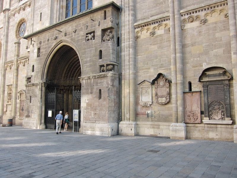 Western Entrance to St. Stephan's: O5 Marker - Wide View image. Click for full size.