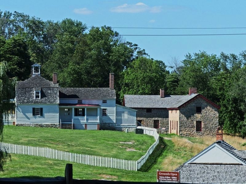 Slave Quarters behind the Lower House image. Click for full size.