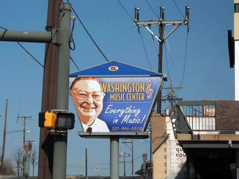 Chuck Levin<br>on the former Little Tavern sign image. Click for full size.