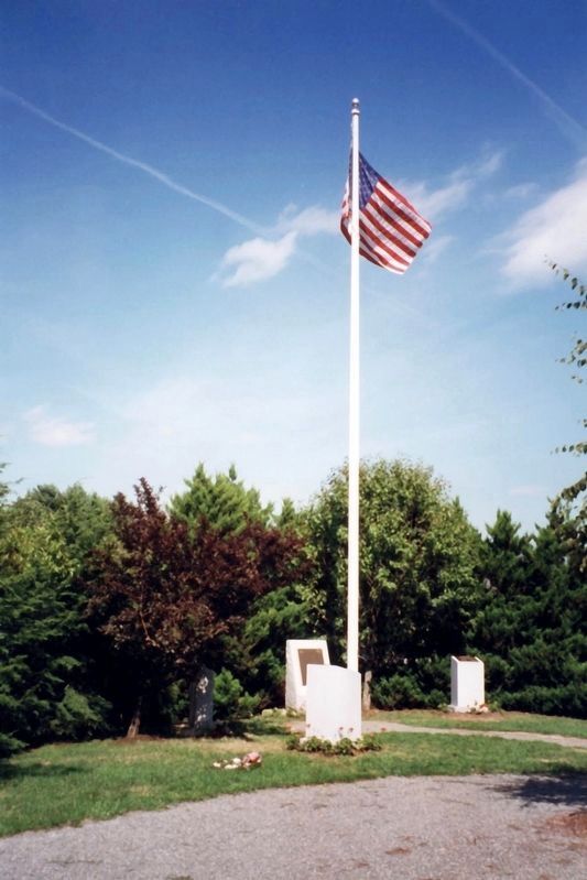 Albacore Memorial Park flagpole image. Click for full size.