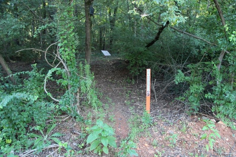 Trailhead to the Cleburne's Division Marker image. Click for full size.