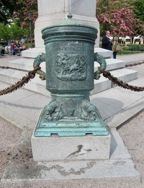Mortar "Pluto", dated MDCLXVIII image. Click for full size.