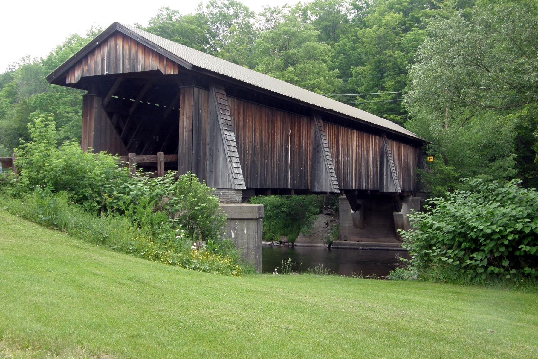 The Livingston Manor Covered Bridge image. Click for full size.
