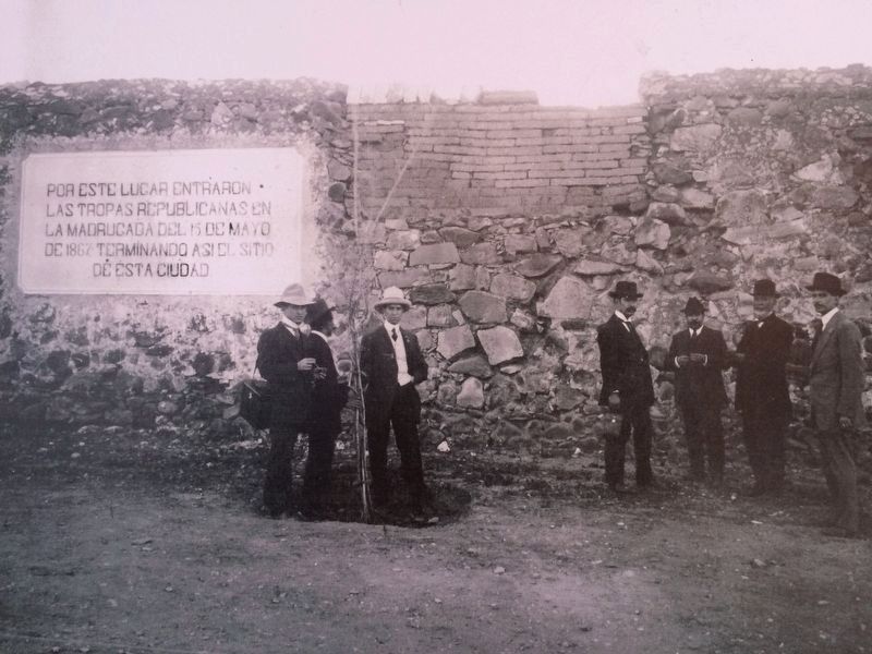 An earlier marker on the End of the Siege of Quertaro image. Click for full size.