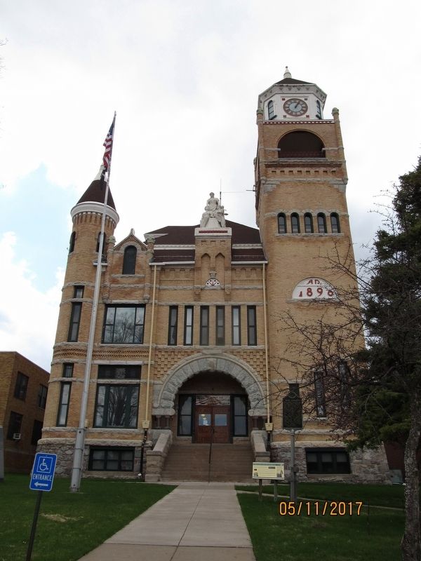 Iron County Courthouse image. Click for full size.