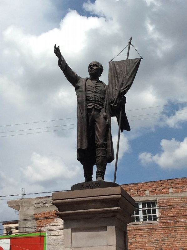 Miguel Hidalgo y Costilla statue image. Click for full size.