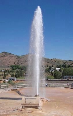 Soda Springs Geyser, every hour, on the hour image. Click for full size.