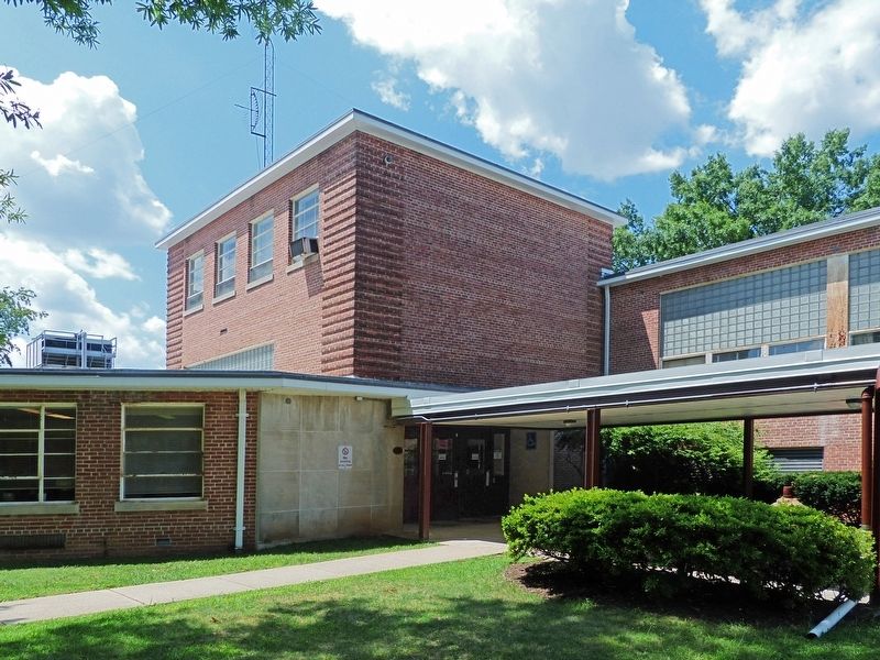 Carver Educational Services Center image. Click for full size.