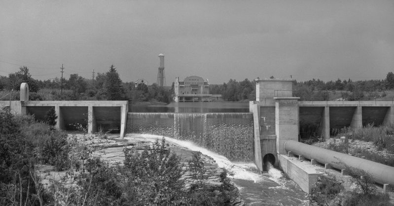 McGregor Powerhouse and LaSell Dam. Click for full size. McGregor Powerhouse and LaSell Dam image. Click for full size.