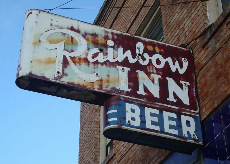Rainbow Inn sign image. Click for full size.