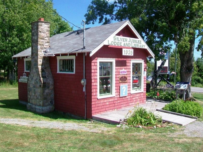 Silver Jubilee Lodge <i>and</i> Library and Marker image. Click for full size.