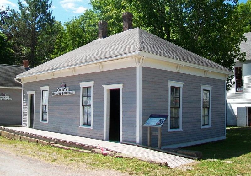 County Records Office / Le bureau des archives du comt� and Marker image. Click for full size.