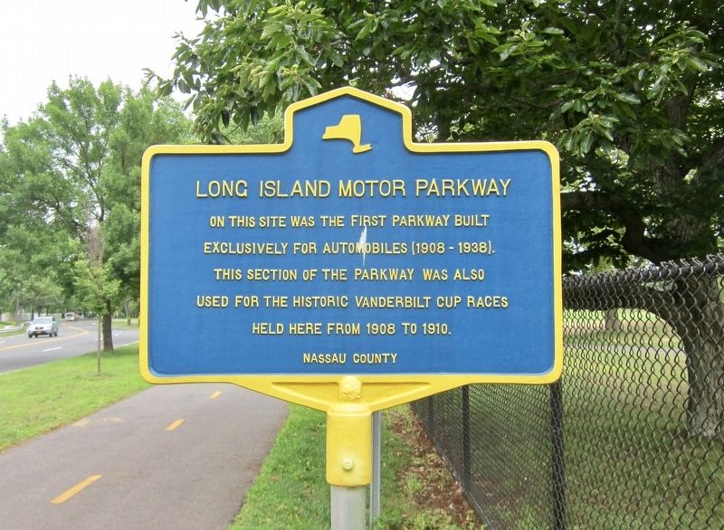 Long Island Motor Parkway Marker image. Click for full size.