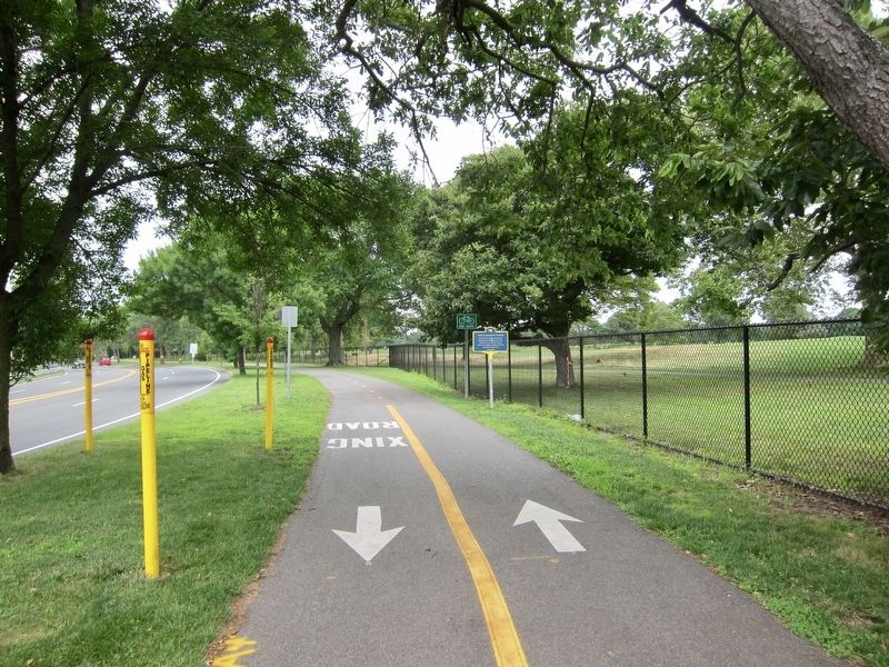 Long Island Motor Parkway Marker - Wide View image. Click for full size.