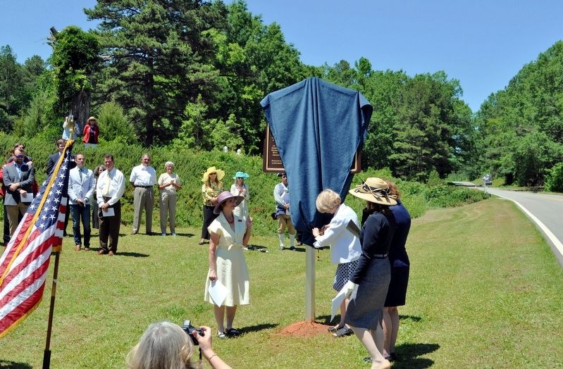 The marker is dedicated and unveiled by DAR officials on May 7, 2017. Click for full size. The marker is dedicated and unveiled by DAR officials on May 7, 2017 image. Click for full size.
