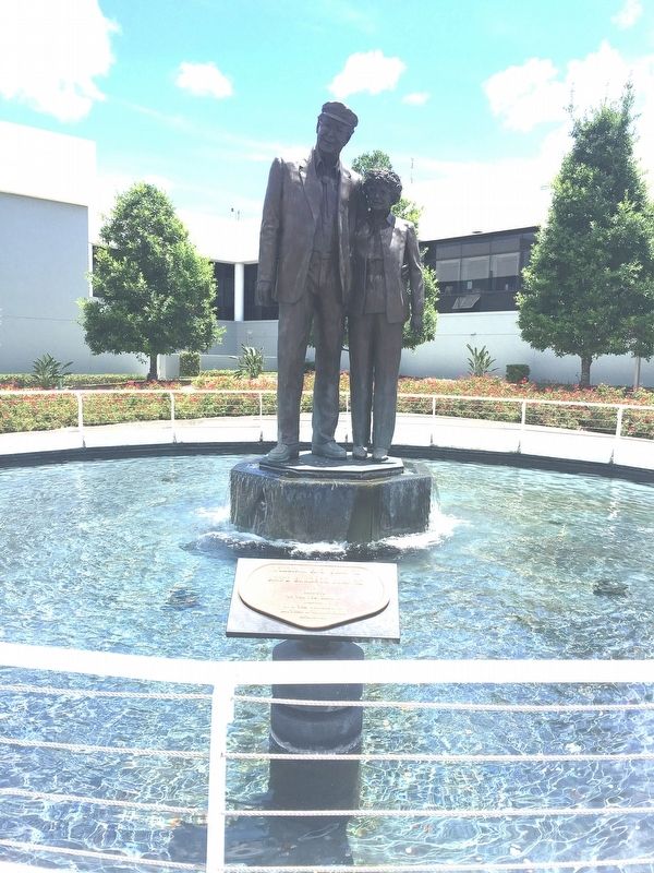 William H. G. France & Anne Bledsoe France Statue image. Click for full size.