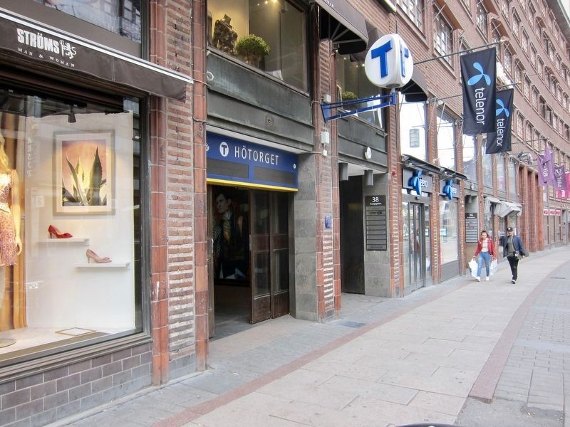 Centrumhuset / Center Building Marker - Wide View image. Click for full size.