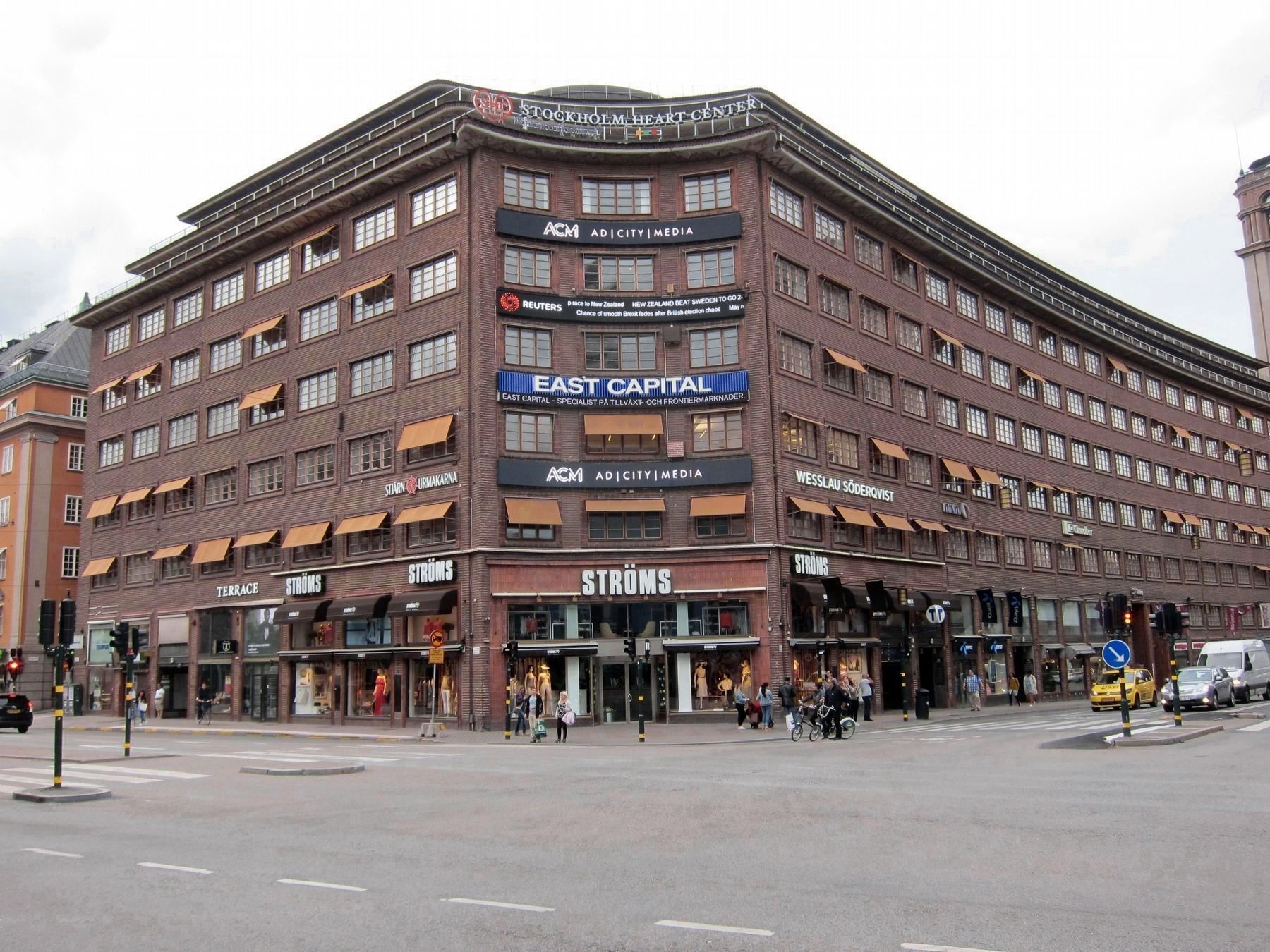 Centrumhuset / Center Building image. Click for full size.